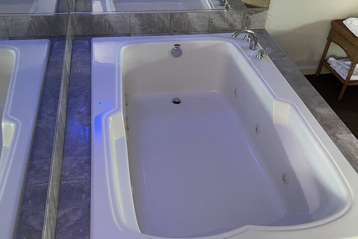 VIBE INN - WHIRLPOOL SUITES
