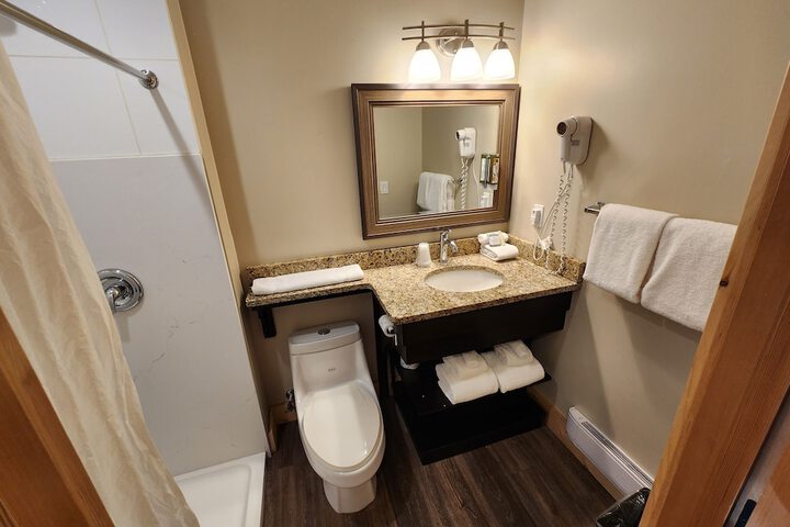 Aspen Village Inn