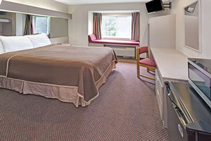 Red Lion Inn & Suites Elk Grove Village