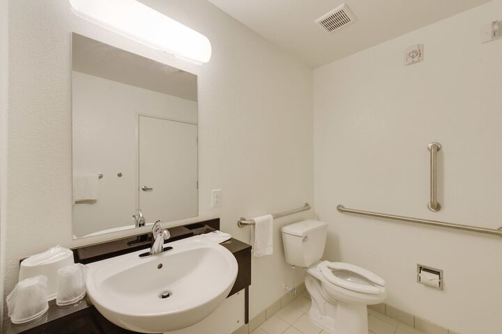 Room 16 of 32