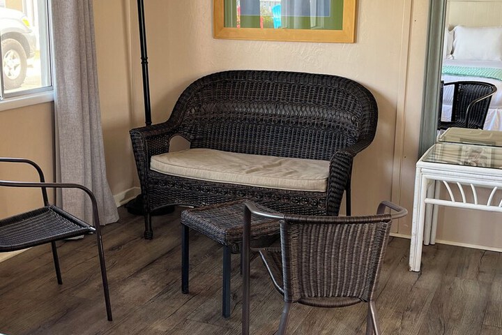 Room 12 of 28