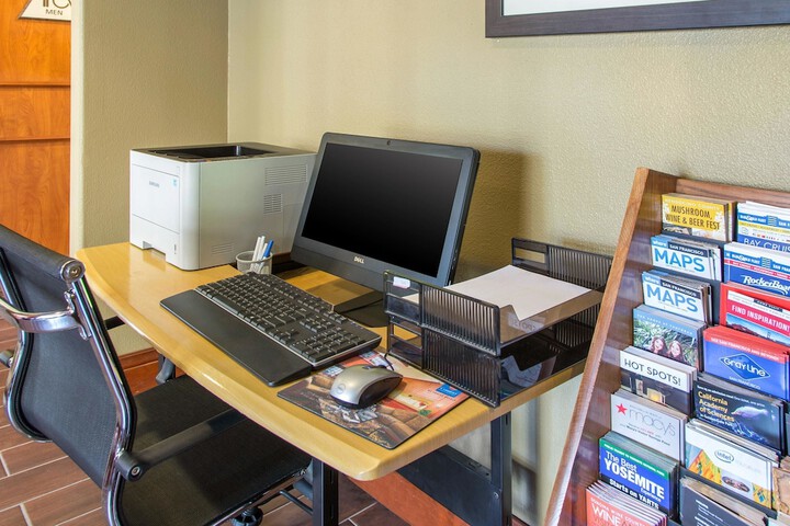 Business Center 43 of 46