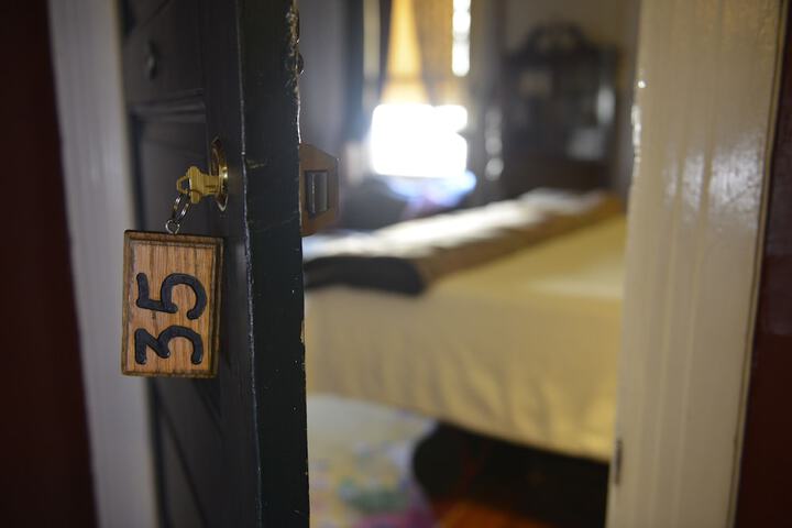 Room 71 of 152