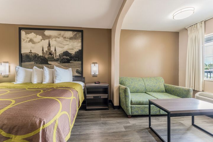 Room 21 of 37