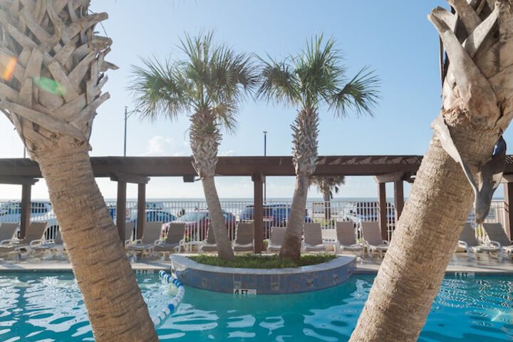 Gaidos Seaside Inn