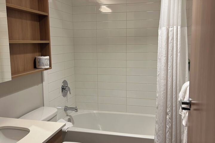 Room 6 of 25