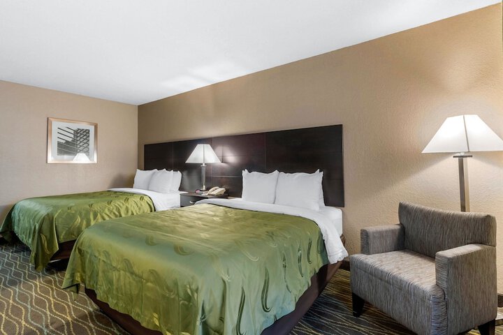 Quality Inn & Suites Des Moines - Merle Hay Road