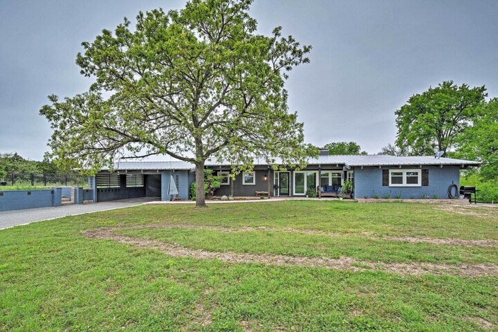 Chic Family-friendly Home With Outdoor Oasis!