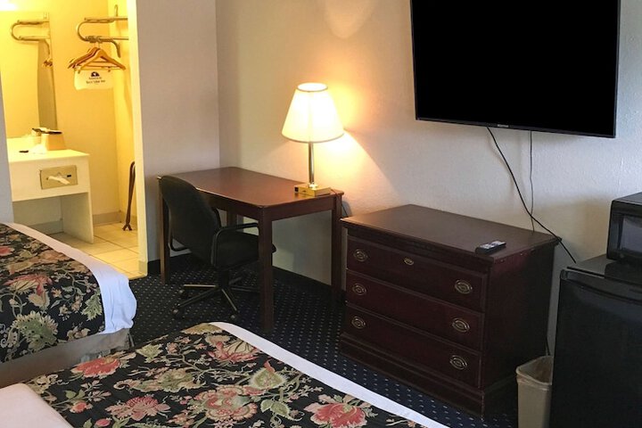 Room 5 of 12