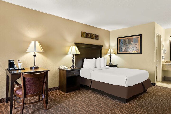 Room 28 of 62