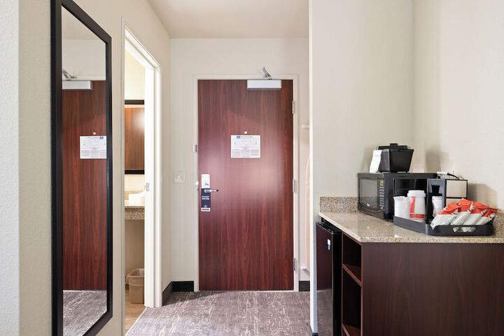 Room 8 of 33