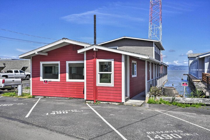 Waterfront Condo on Pier in Downtown Astoria!