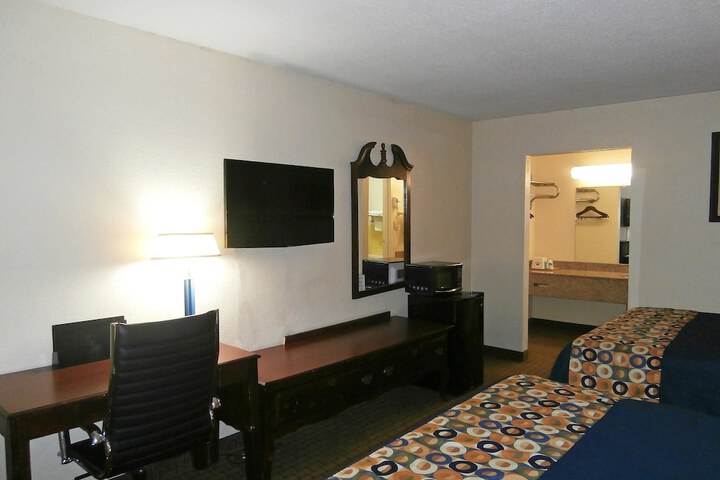 Room 9 of 13