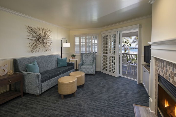 Avila Lighthouse Suites