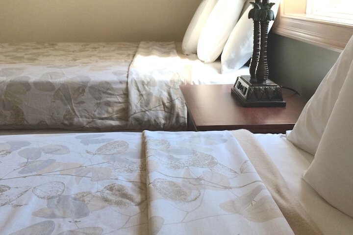 Room 44 of 185