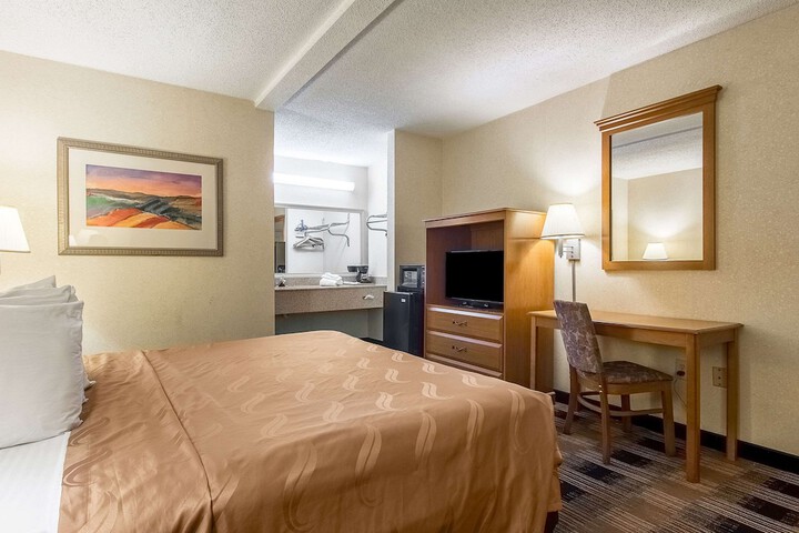 Room 10 of 27