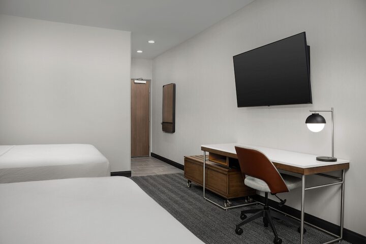 Room 13 of 32