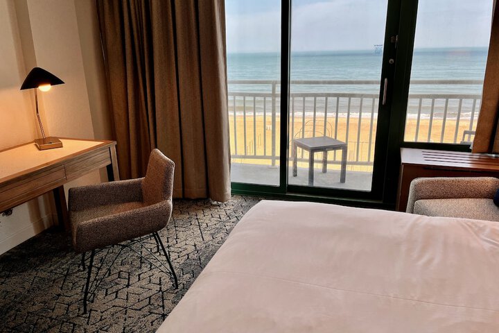Room 27 of 152