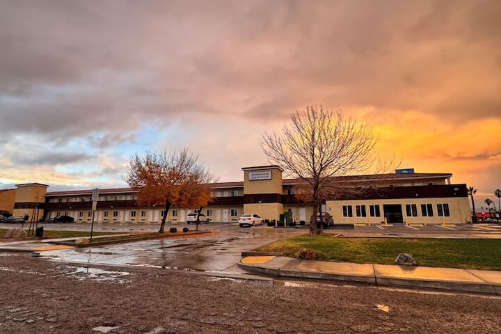 America Inn & Suites