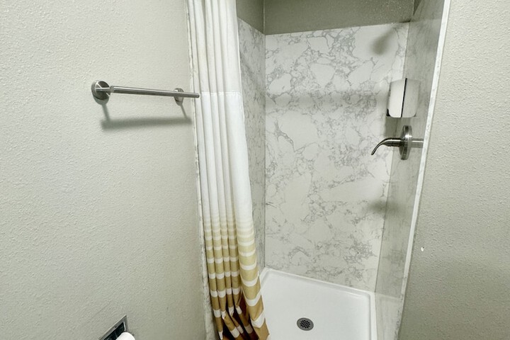 Room 8 of 16
