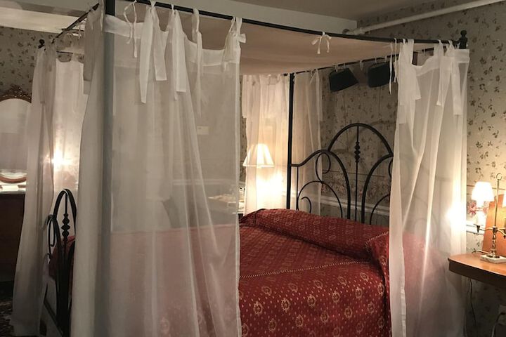 Room 72 of 84