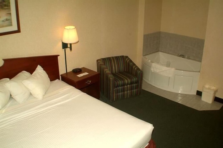 Room 10 of 20