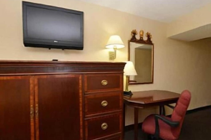 Room 12 of 37