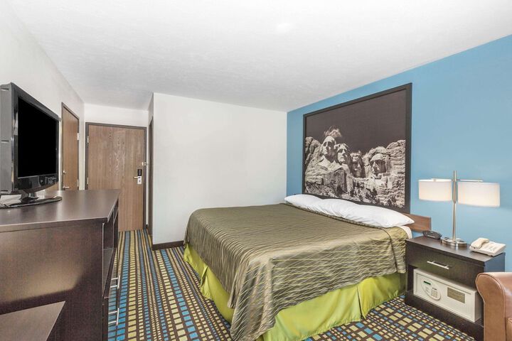 Room 7 of 14
