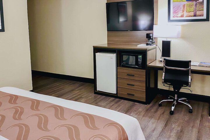 Room 10 of 28