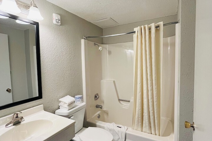Room 10 of 12