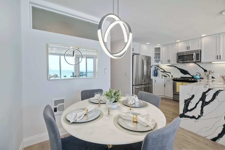 Solana Sunset Stunning Beachside Retreat for 4!