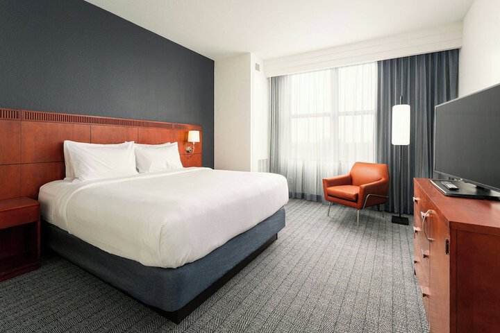 Courtyard by Marriott St. Petersburg Downtown