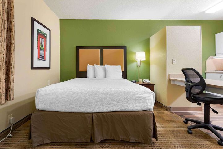 Room 13 of 28