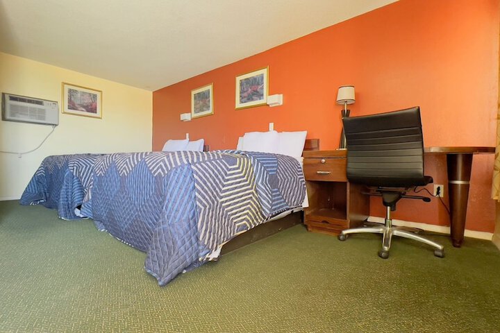 Room 11 of 19