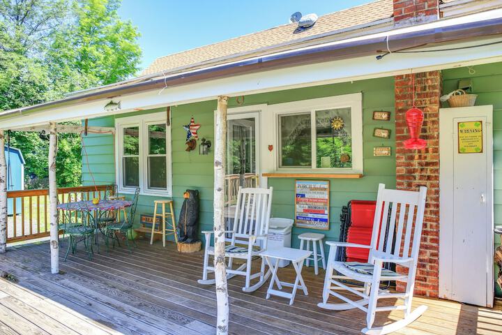 Hunter Home w / Fire Pit & Yard: on Main Street!