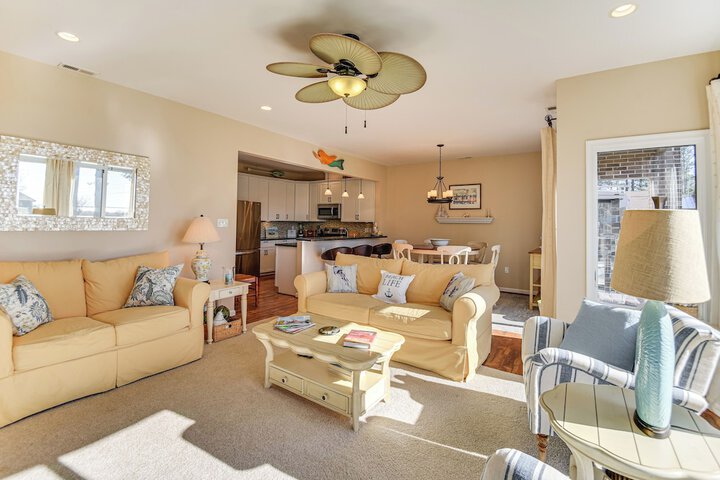 Walk to Beach: Home w / Pool Access in White Stone