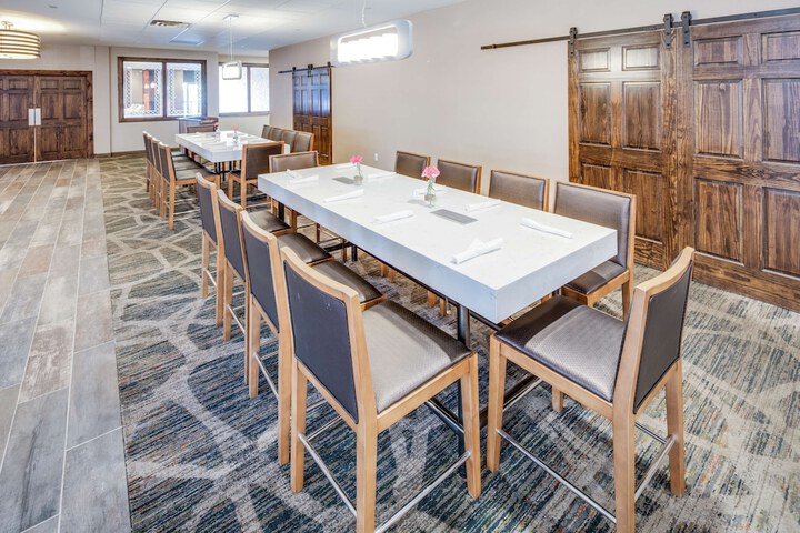 DoubleTree by Hilton Huntington