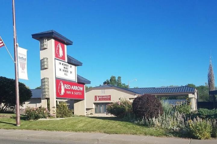 Red Arrow Inn & Suites a Travelodge by Wyndham