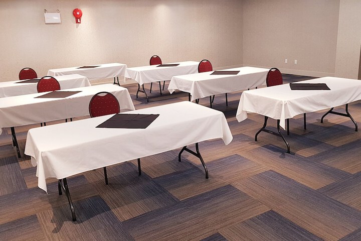 Ballroom/Hall 58 of 62