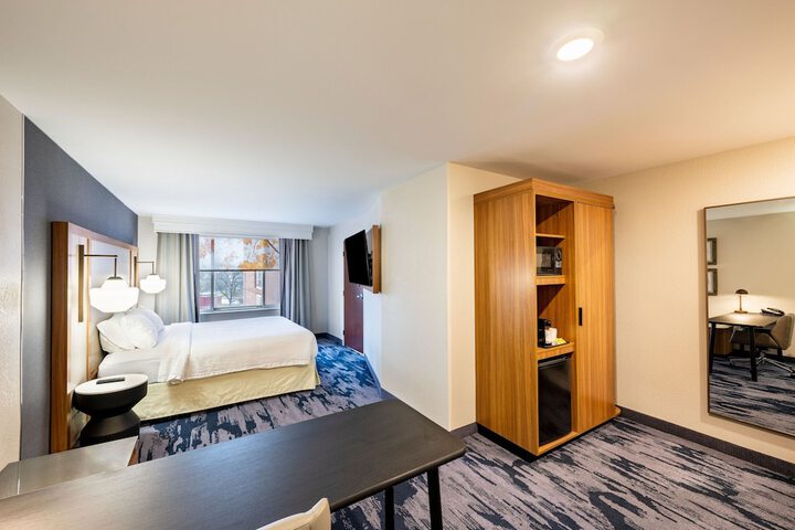 Room 9 of 17