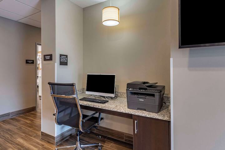 Business Center 32 of 32