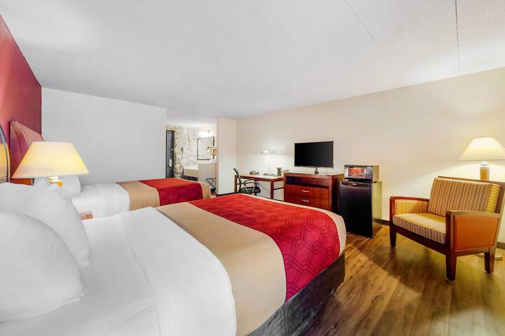 Econo Lodge Inn & Suites Brookings