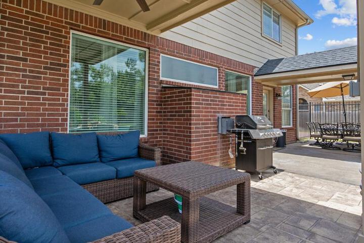 Upscale 4BR Cypress Home w Pool Hot Tub, Theater, Sleeps 20
