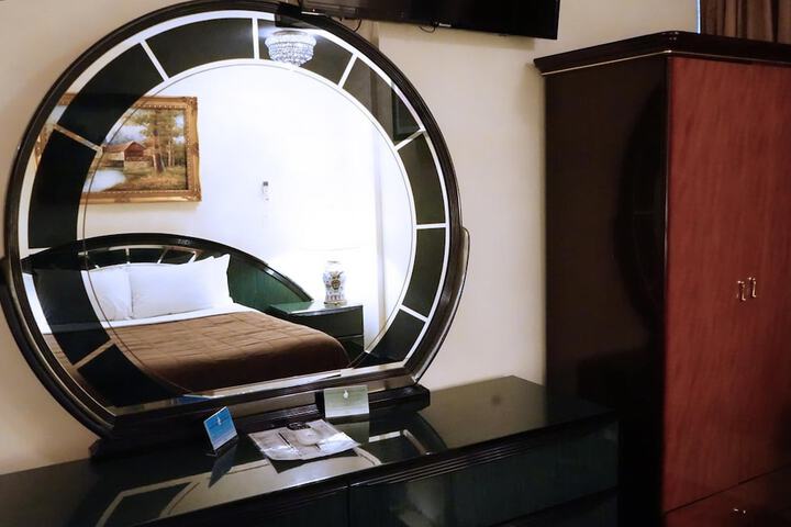 Room 27 of 61