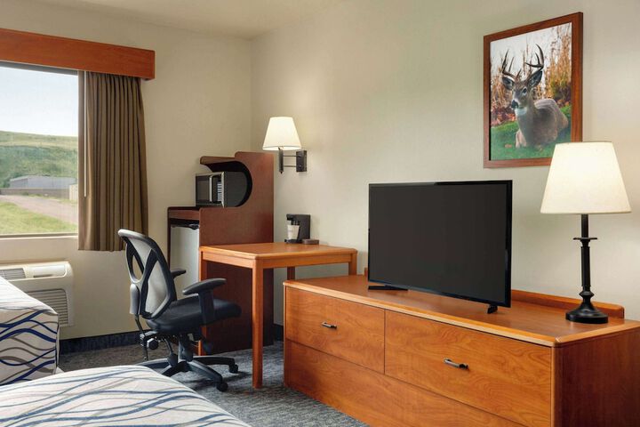 Room 33 of 60