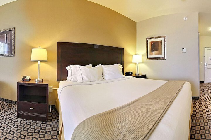 Holiday Inn Express Hotel & Suites Clovis by IHG