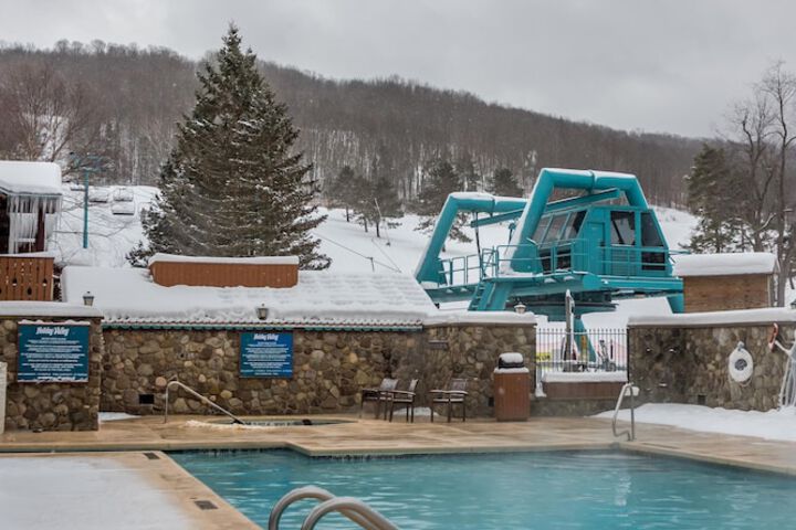 Pool 10 of 65