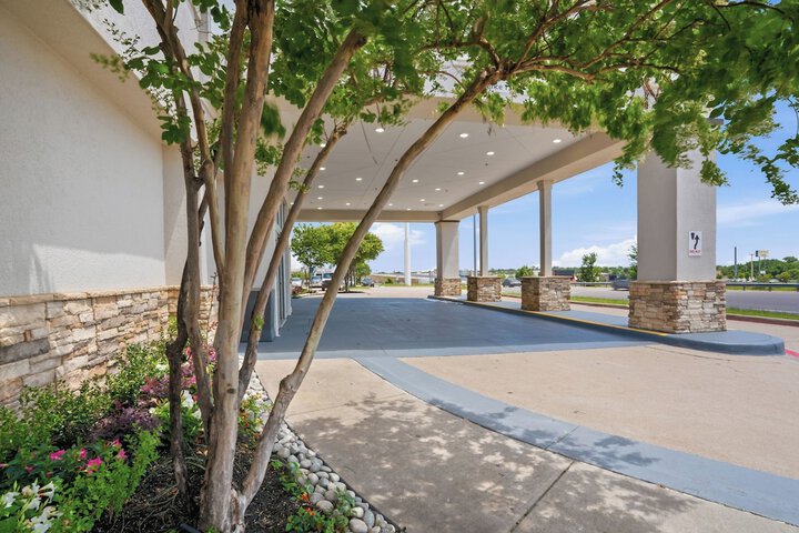 Kozy Hotel Dallas DFW Airport Area West