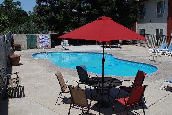 Pool 4 of 37