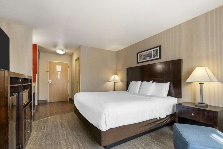 Room 10 of 27